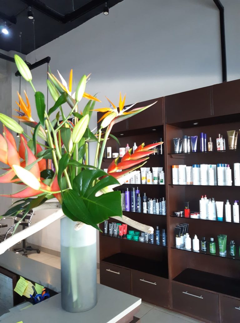 Thomas Simon salon 2 768x1032