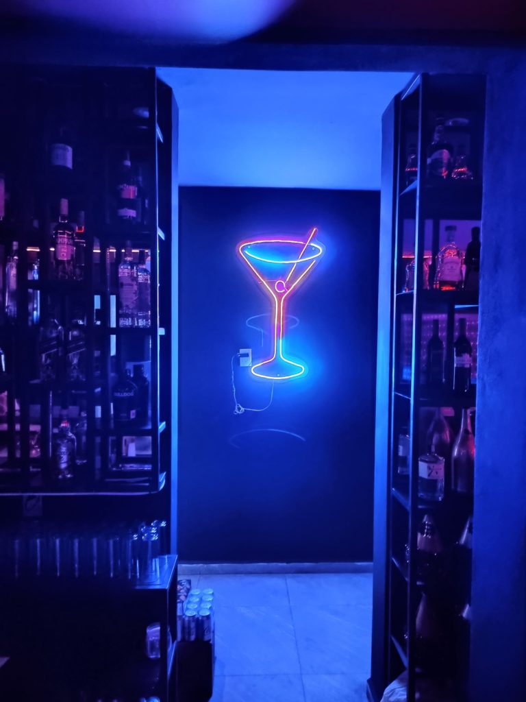 studs bar 10 768x1024