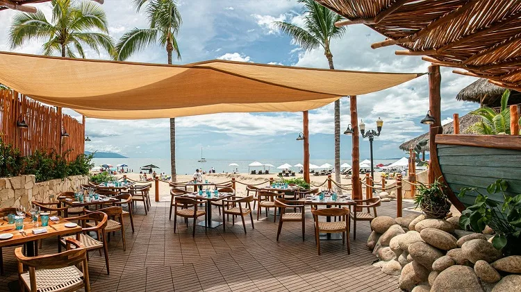 What are the must do Puerto Vallarta restaurants beach and pool clubs