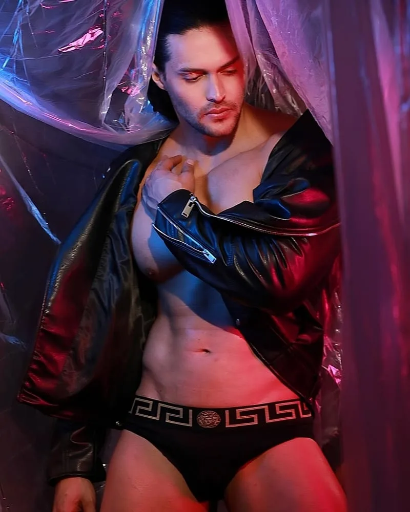 Loui Olivera model and Mr Universe 2014