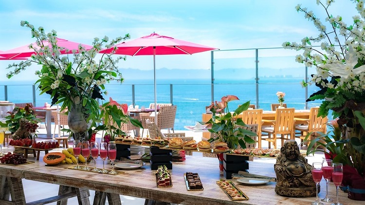 Drag Brunch Top Sky Bar 2025