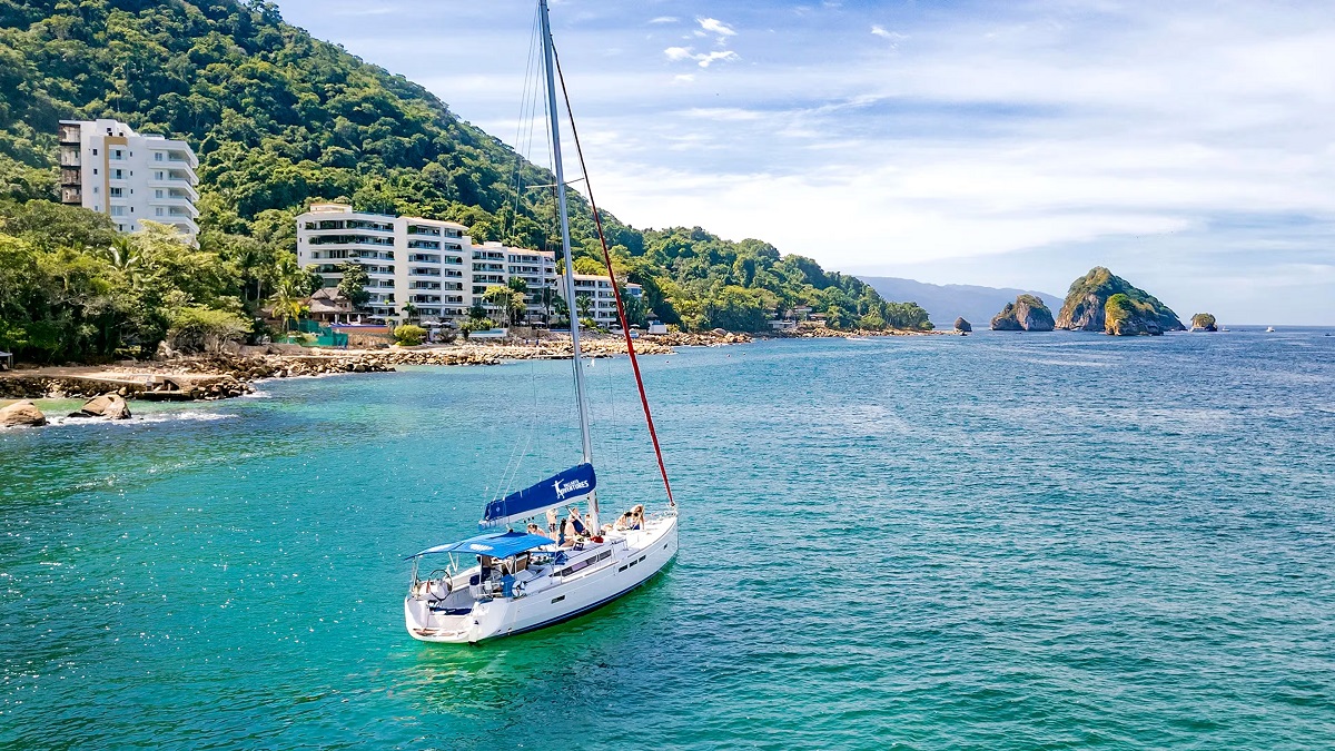 Puerto vallarta yacht and luxury sailing
