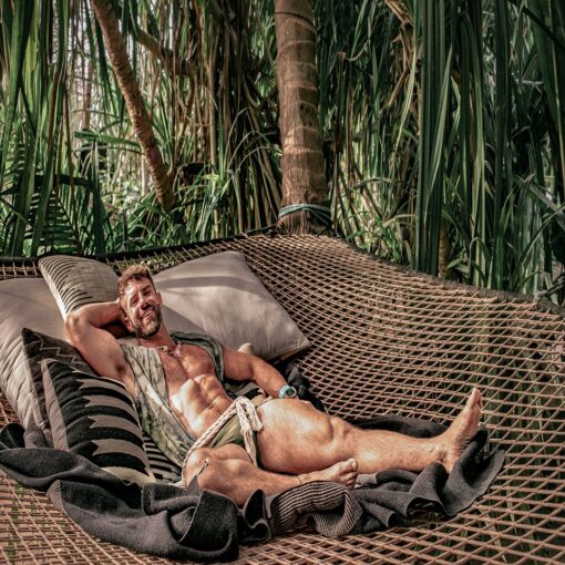papi beach traveler relaxing